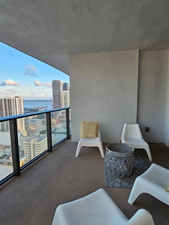 出租: $3,550 (1 贝兹, 1 浴室, 853 平方英尺)