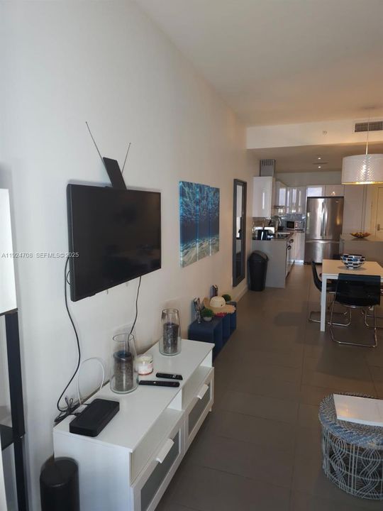 出租: $3,550 (1 贝兹, 1 浴室, 853 平方英尺)