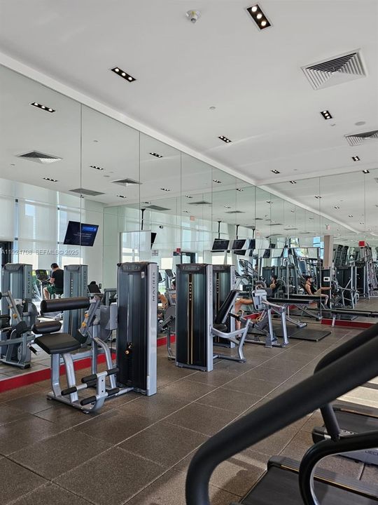 出租: $3,550 (1 贝兹, 1 浴室, 853 平方英尺)