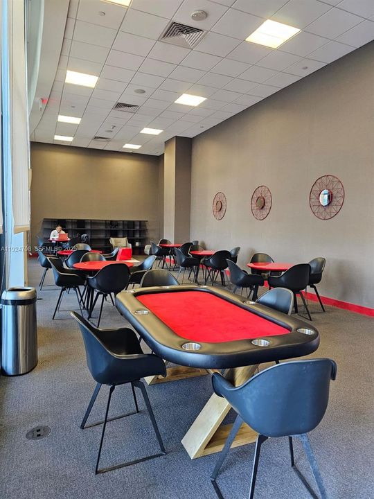 出租: $3,550 (1 贝兹, 1 浴室, 853 平方英尺)