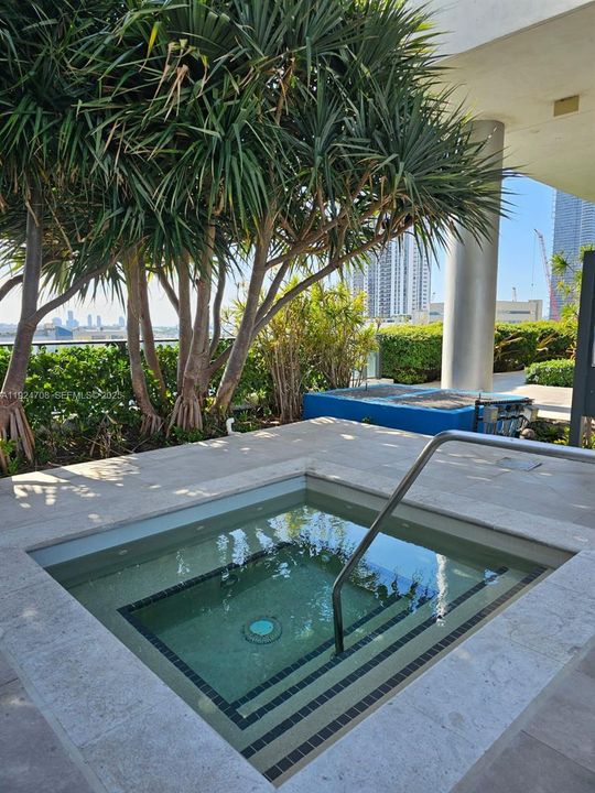 出租: $3,550 (1 贝兹, 1 浴室, 853 平方英尺)