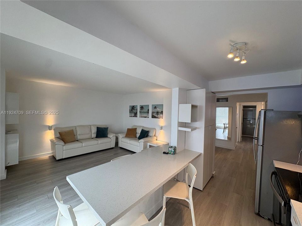 出租: $2,750 (2 贝兹, 1 浴室, 768 平方英尺)