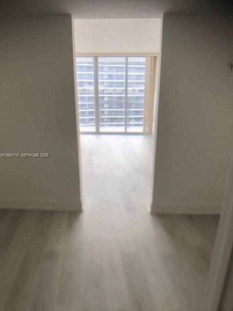 For Sale: $340,000 (1 beds, 1 baths, 825 Square Feet)