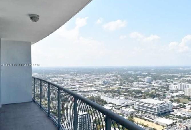 For Sale: $340,000 (1 beds, 1 baths, 825 Square Feet)