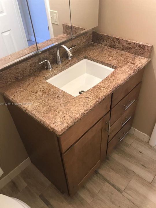 Под контрактом: $1,850 (1 спален, 1 ванн, 672 Квадратных фут)