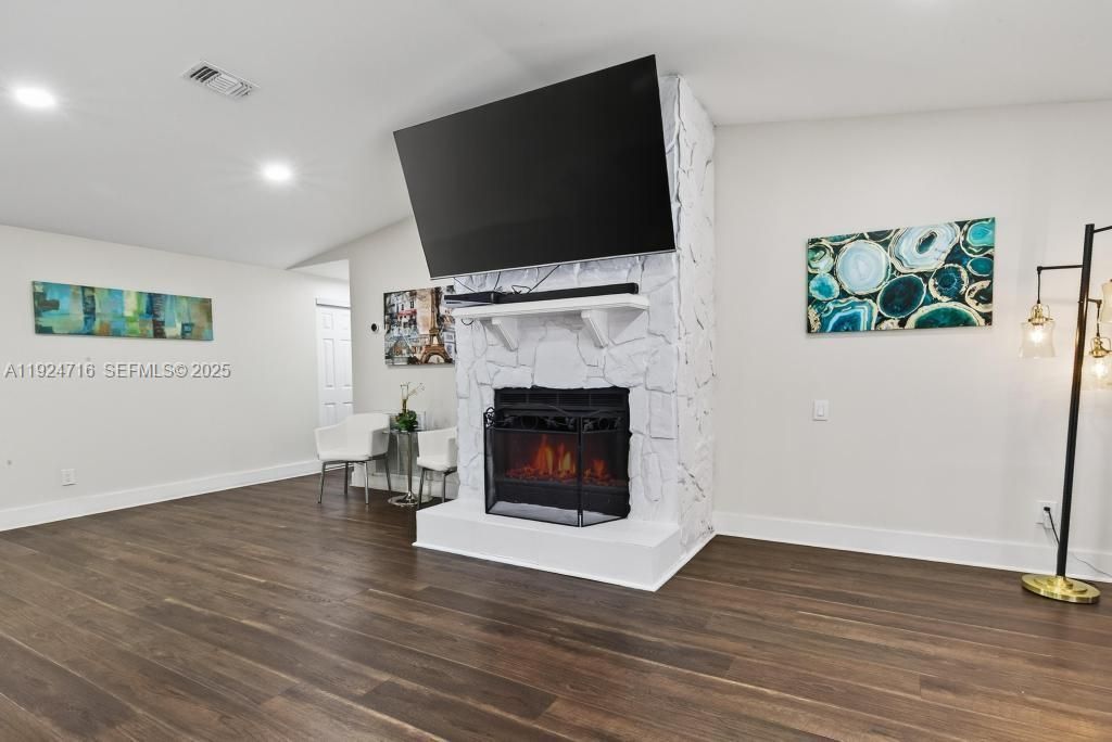 На продажу: $325,000 (4 спален, 2 ванн, 0 Квадратных фут)