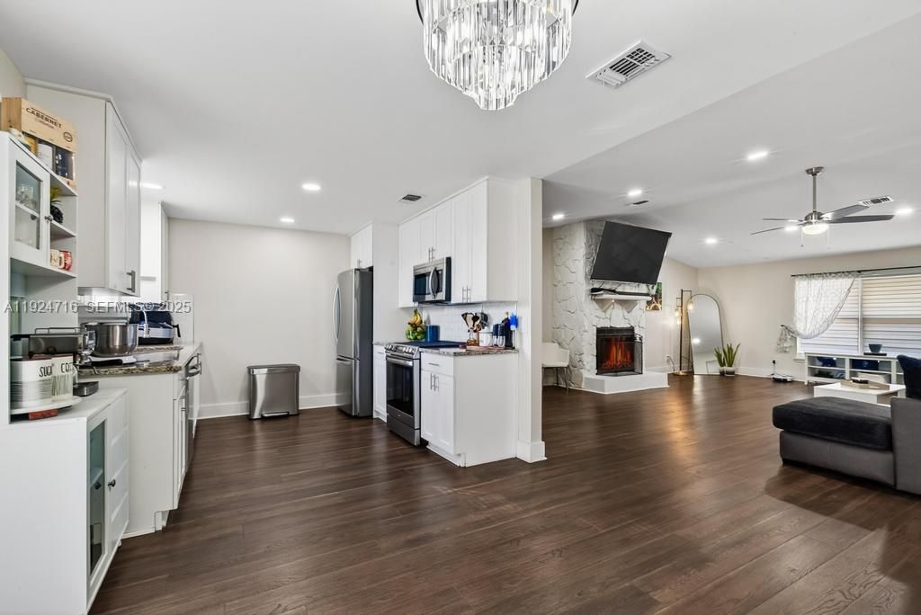 На продажу: $325,000 (4 спален, 2 ванн, 0 Квадратных фут)