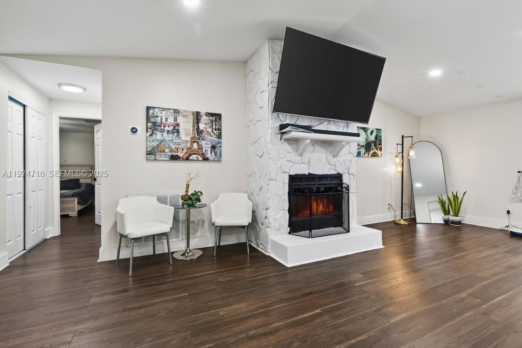 На продажу: $325,000 (4 спален, 2 ванн, 0 Квадратных фут)