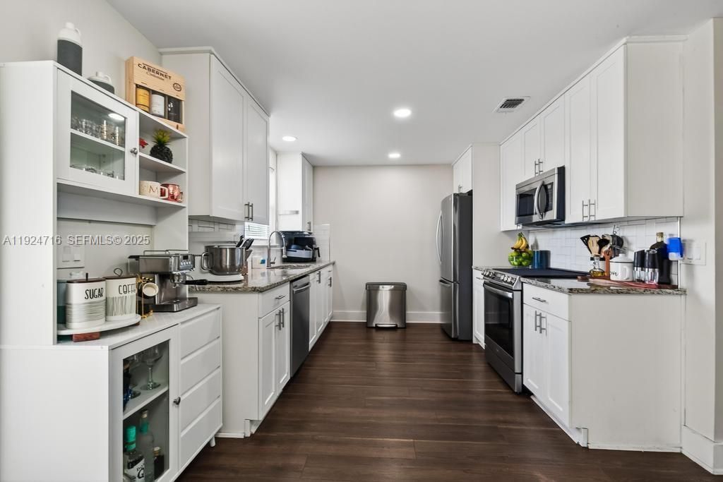 На продажу: $325,000 (4 спален, 2 ванн, 0 Квадратных фут)