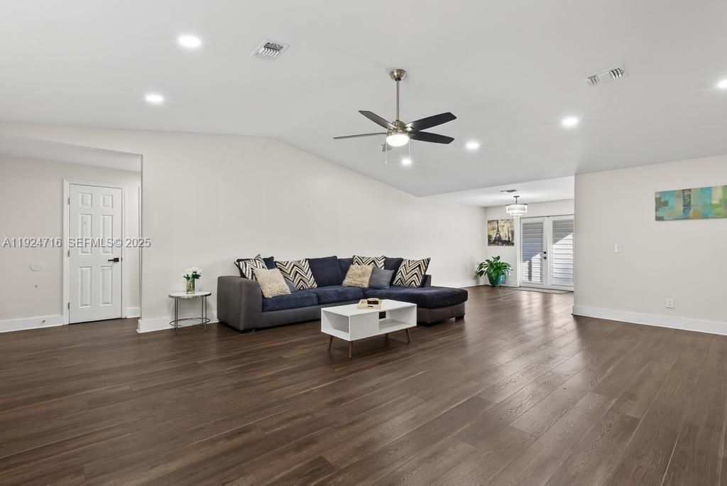 На продажу: $325,000 (4 спален, 2 ванн, 0 Квадратных фут)