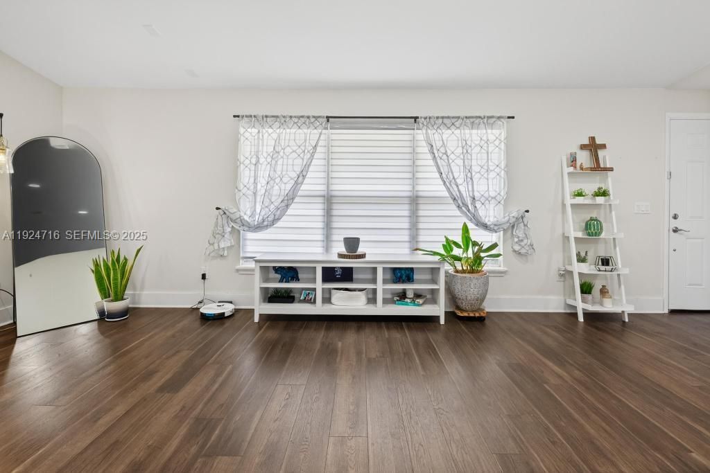 На продажу: $325,000 (4 спален, 2 ванн, 0 Квадратных фут)