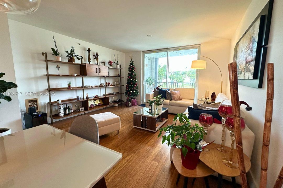 For Rent: $3,150 (3 beds, 2 baths, 1177 Square Feet)