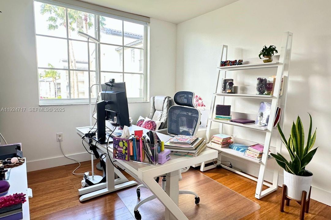 For Rent: $3,150 (3 beds, 2 baths, 1177 Square Feet)