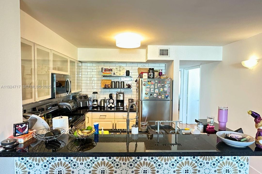 For Rent: $3,150 (3 beds, 2 baths, 1177 Square Feet)