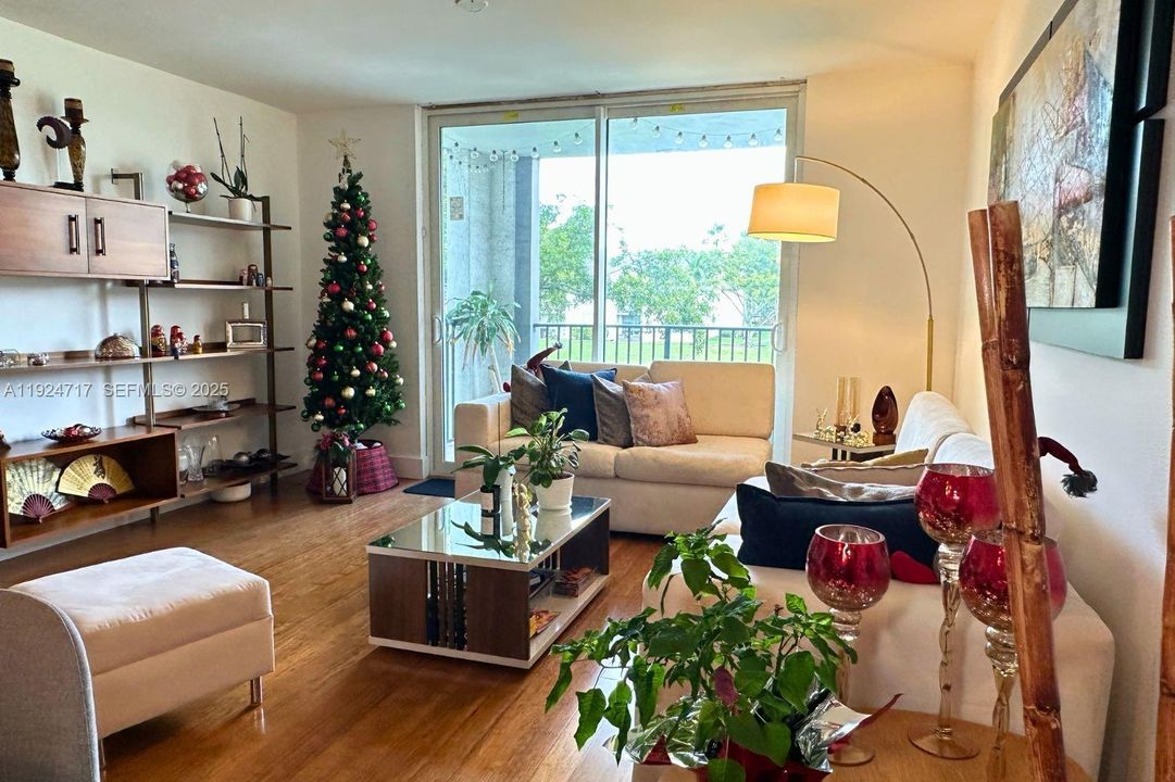 For Rent: $3,150 (3 beds, 2 baths, 1177 Square Feet)