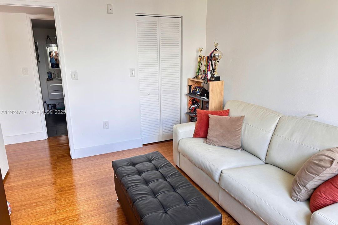 For Rent: $3,150 (3 beds, 2 baths, 1177 Square Feet)