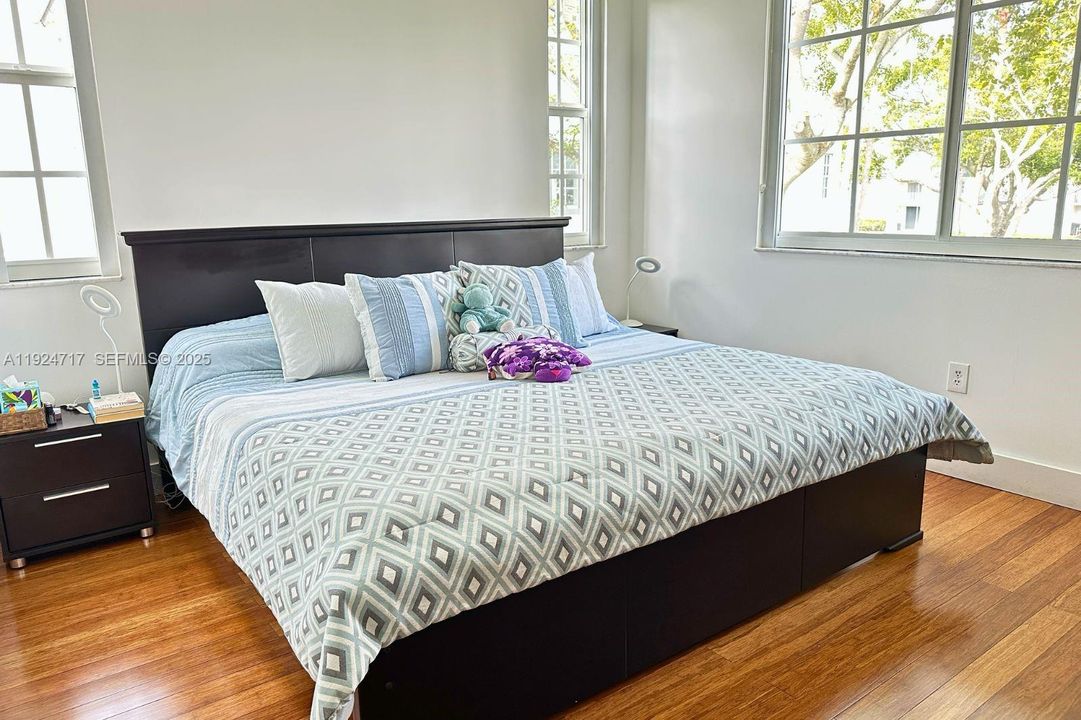 For Rent: $3,150 (3 beds, 2 baths, 1177 Square Feet)