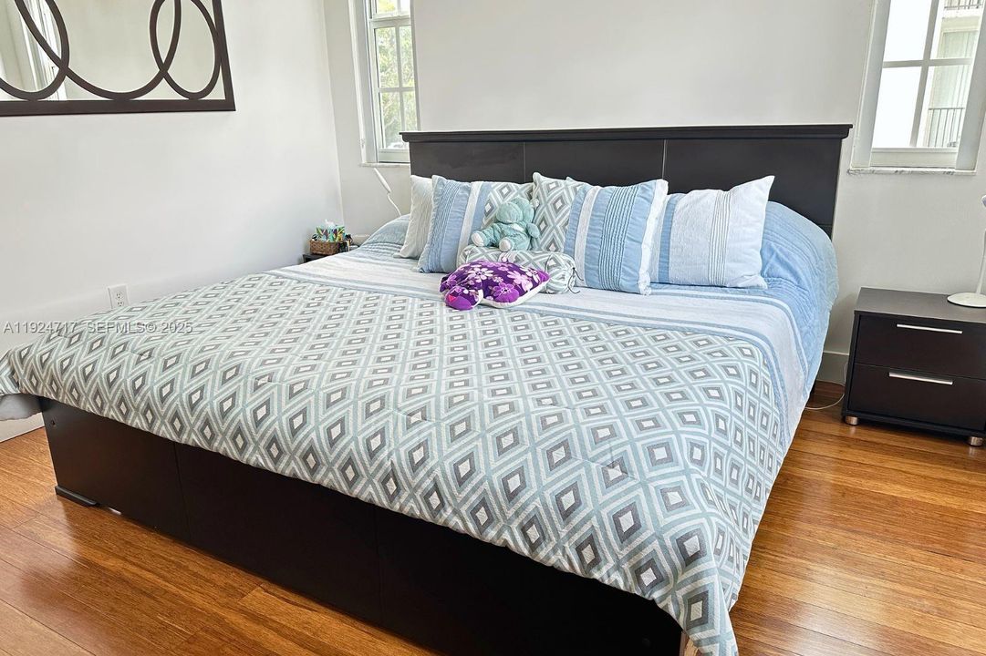 For Rent: $3,150 (3 beds, 2 baths, 1177 Square Feet)