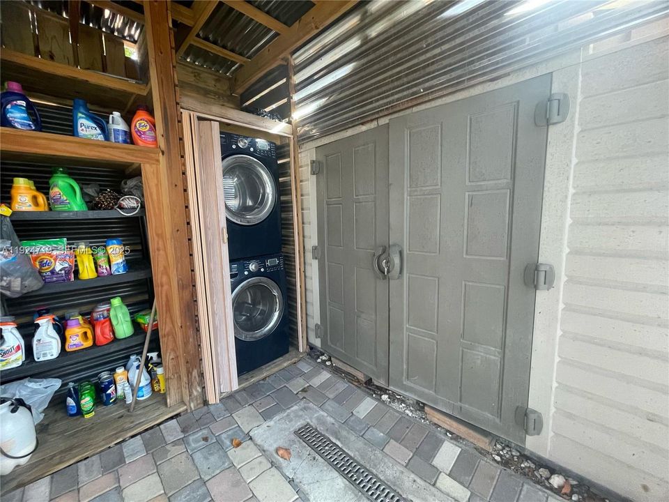 For Sale: $740,000 (3 beds, 2 baths, 1050 Square Feet)