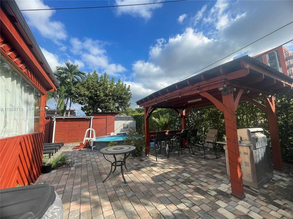 For Sale: $740,000 (3 beds, 2 baths, 1050 Square Feet)