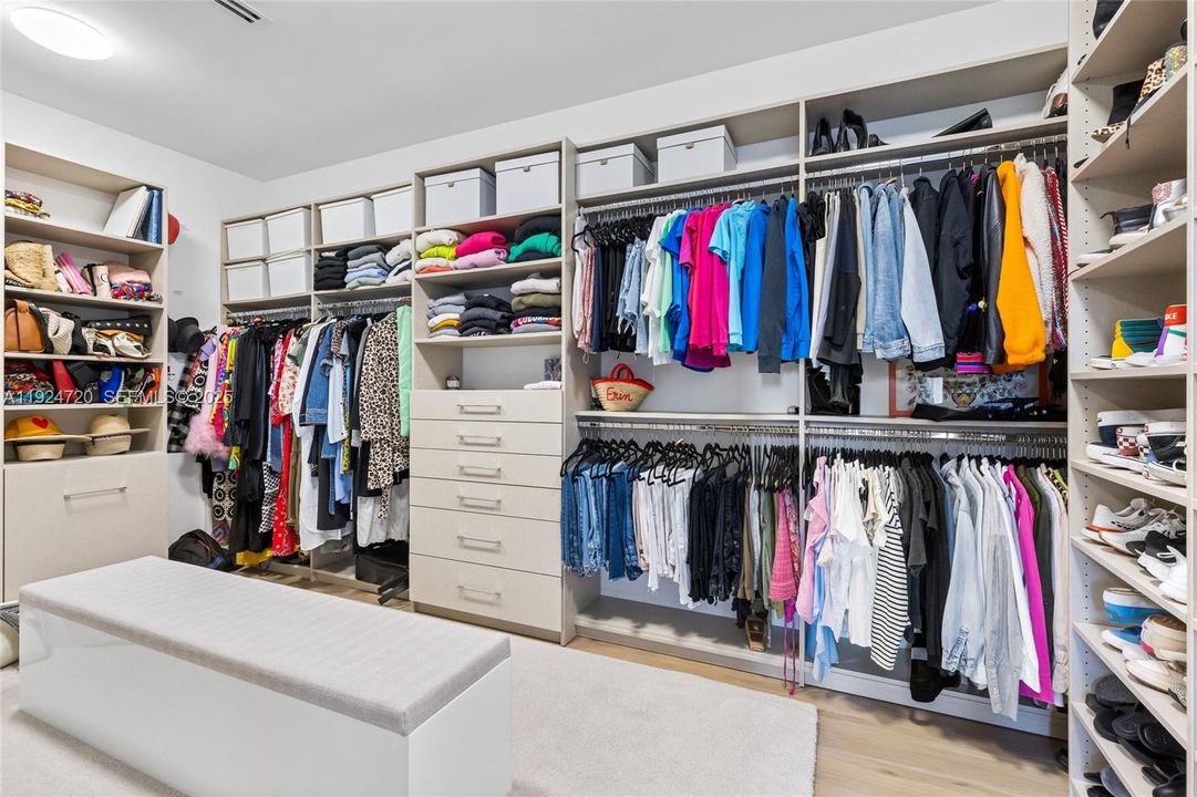 For Rent: $39,000 (5 beds, 4 baths, 4588 Square Feet)