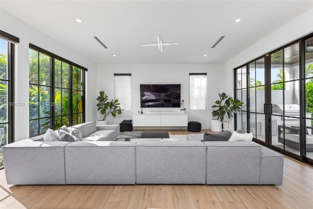 For Rent: $39,000 (5 beds, 4 baths, 4588 Square Feet)