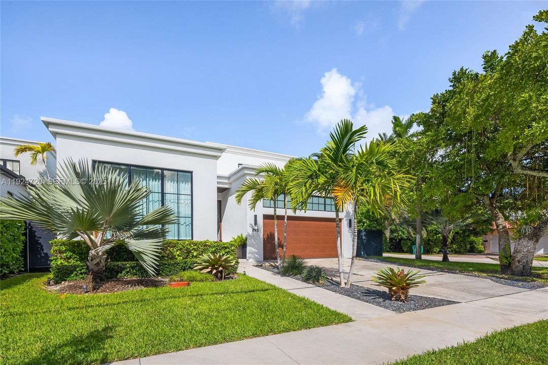 For Rent: $39,000 (5 beds, 4 baths, 4588 Square Feet)