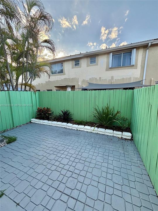 For Rent: $2,800 (2 beds, 2 baths, 1260 Square Feet)