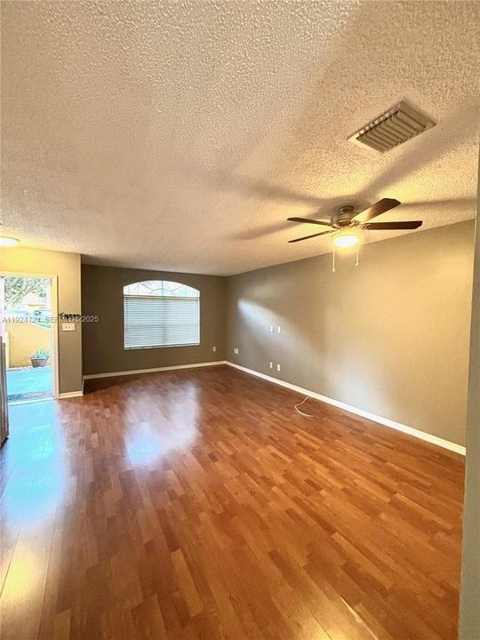 For Rent: $2,800 (2 beds, 2 baths, 1260 Square Feet)