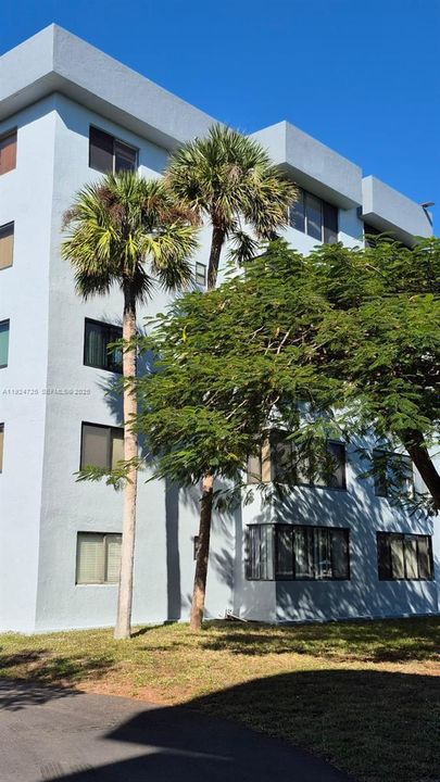 For Sale: $175,000 (2 beds, 2 baths, 1350 Square Feet)