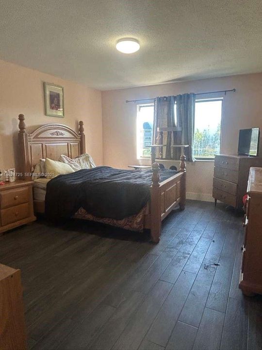 For Sale: $175,000 (2 beds, 2 baths, 1350 Square Feet)