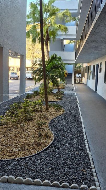 For Sale: $175,000 (2 beds, 2 baths, 1350 Square Feet)