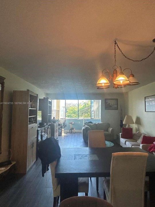 For Sale: $175,000 (2 beds, 2 baths, 1350 Square Feet)