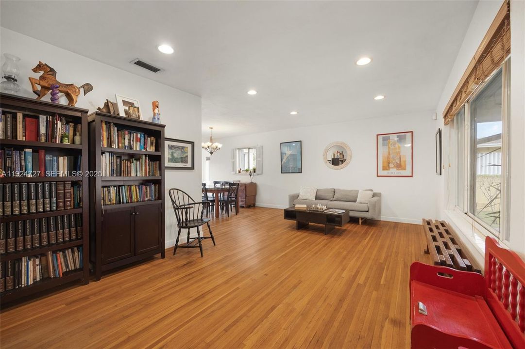 For Sale: $715,000 (3 beds, 2 baths, 1410 Square Feet)