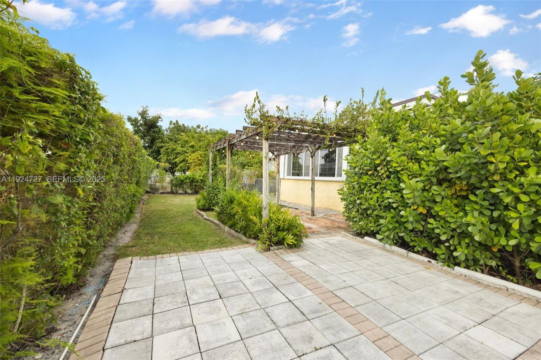 For Sale: $715,000 (3 beds, 2 baths, 1410 Square Feet)