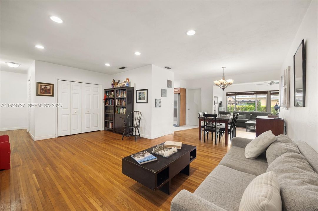 For Sale: $715,000 (3 beds, 2 baths, 1410 Square Feet)