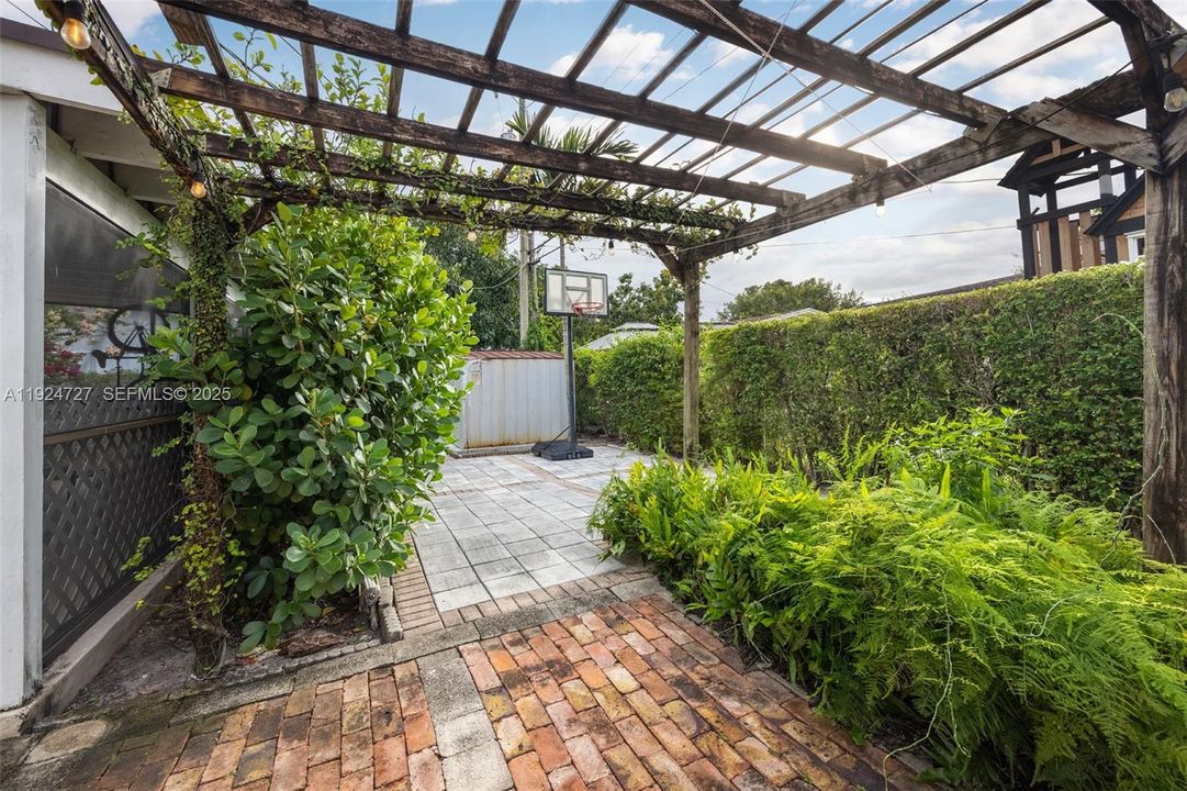 For Sale: $715,000 (3 beds, 2 baths, 1410 Square Feet)