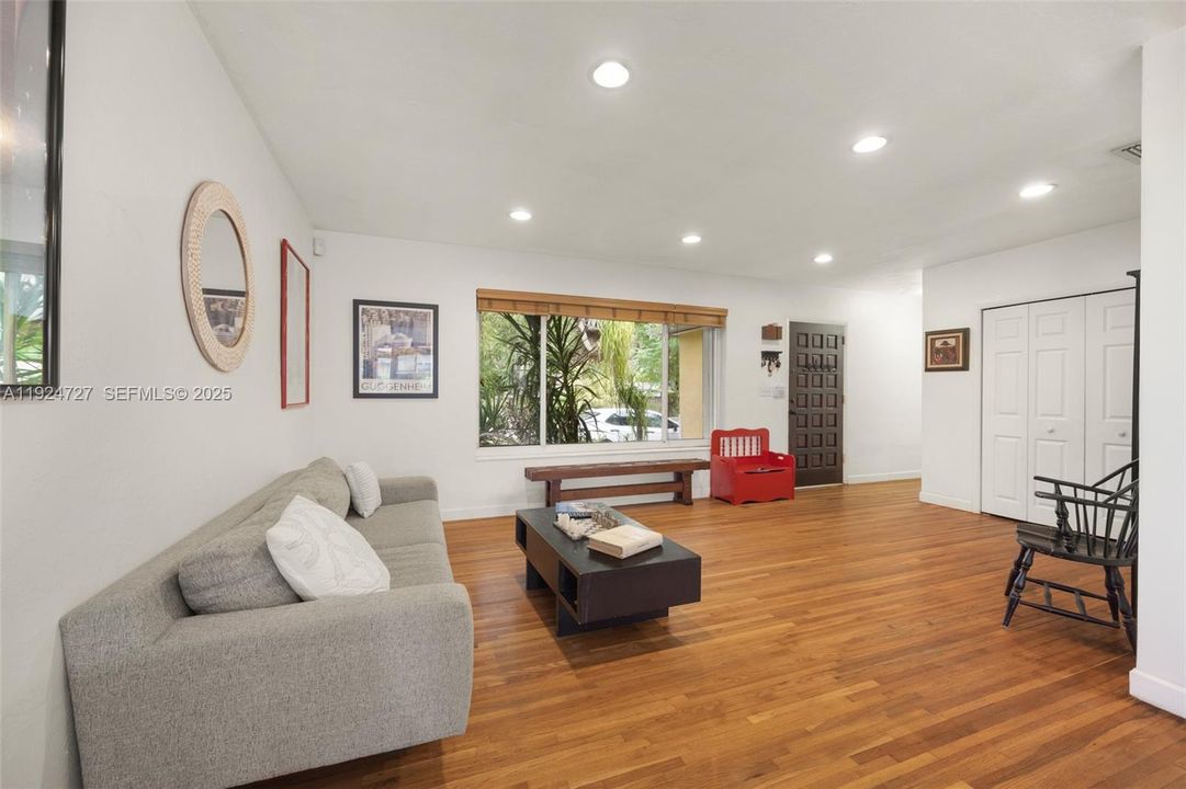 For Sale: $715,000 (3 beds, 2 baths, 1410 Square Feet)