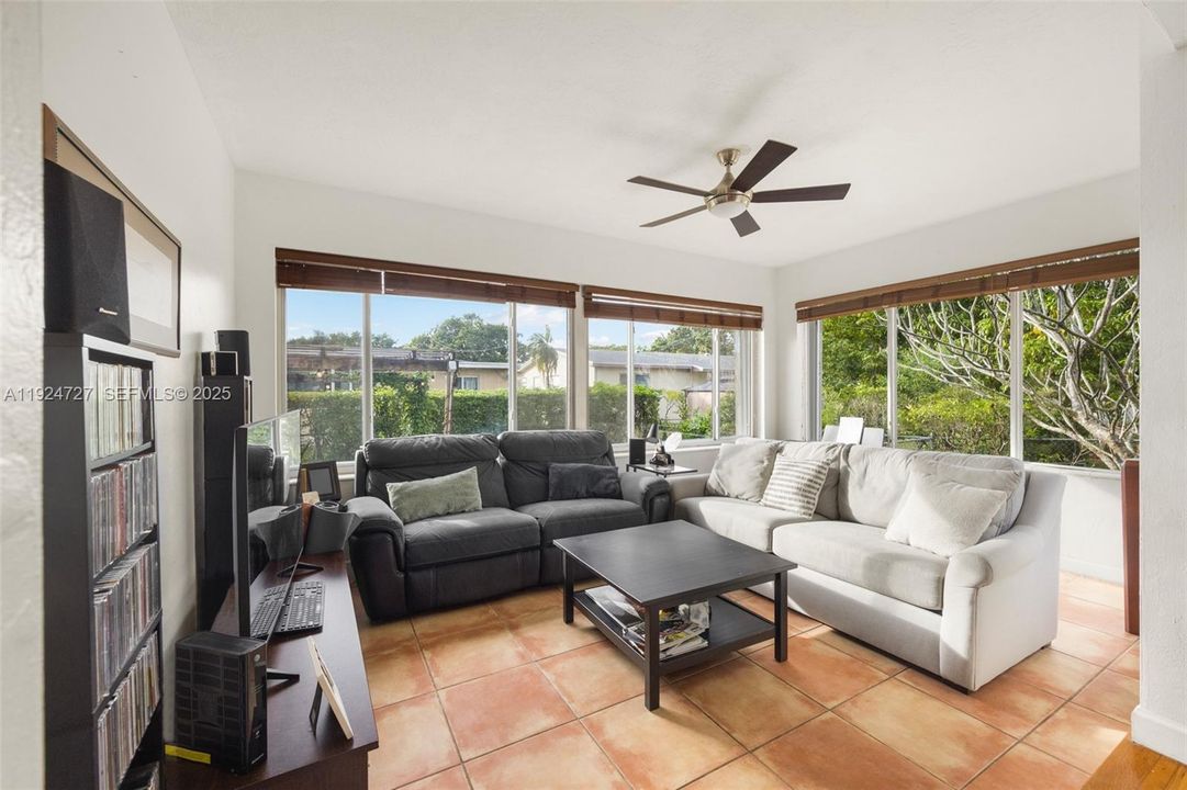 For Sale: $715,000 (3 beds, 2 baths, 1410 Square Feet)