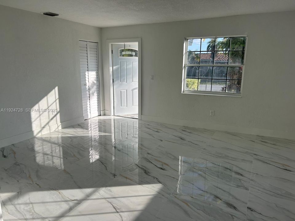 For Sale: $579,000 (3 beds, 2 baths, 1395 Square Feet)