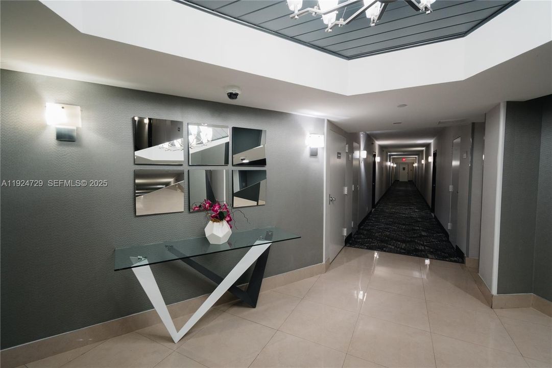 待售: $365,000 (1 贝兹, 2 浴室, 990 平方英尺)