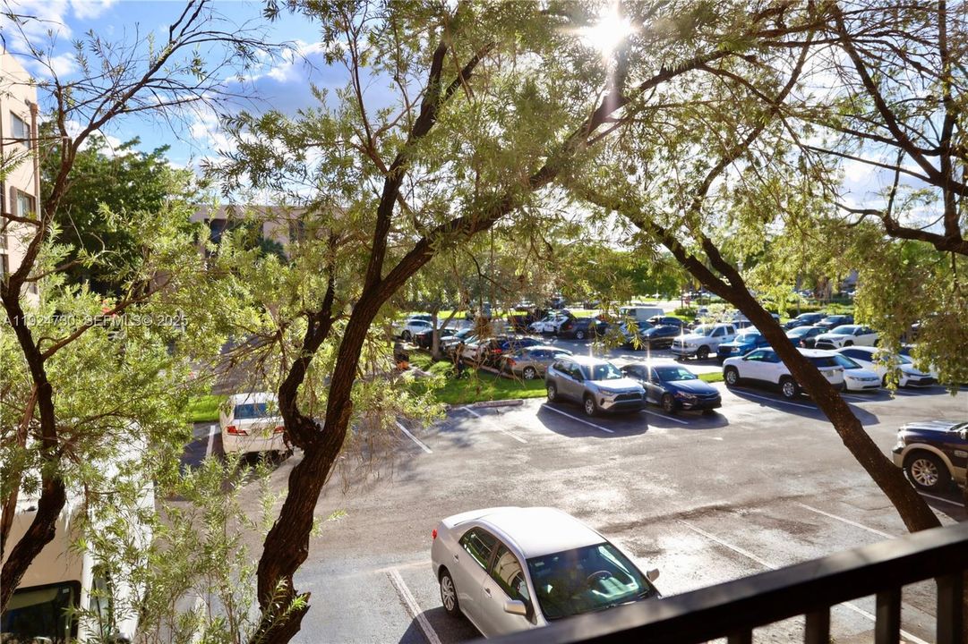 For Rent: $2,600 (2 beds, 2 baths, 965 Square Feet)