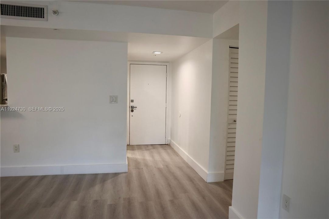 For Rent: $2,600 (2 beds, 2 baths, 965 Square Feet)