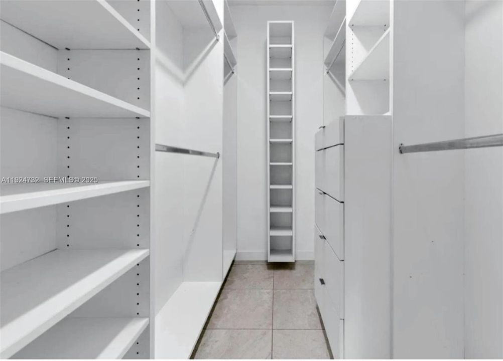 For Rent: $3,600 (3 beds, 2 baths, 1838 Square Feet)