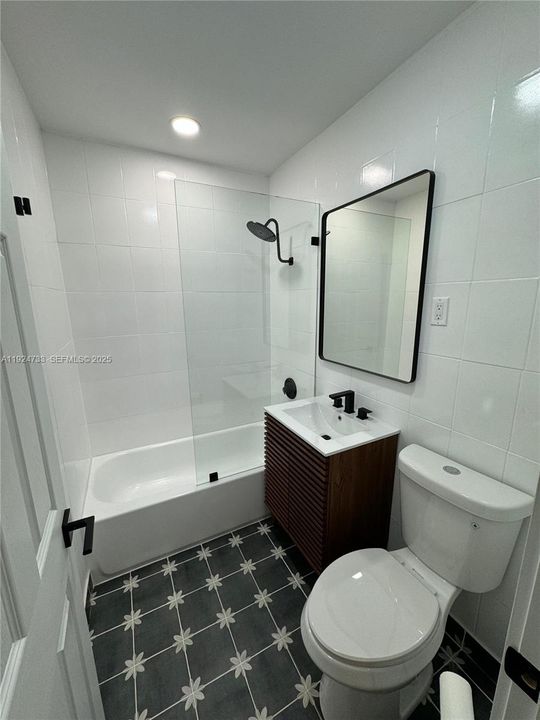 Под контрактом: $2,850 (2 спален, 1 ванн, 895 Квадратных фут)