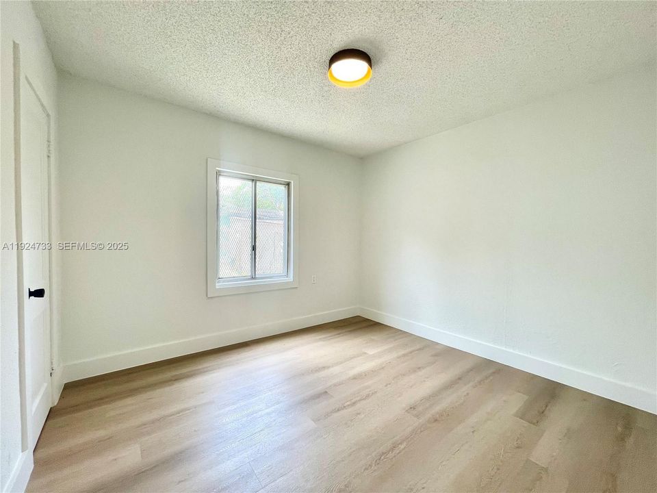 出租: $2,950 (2 贝兹, 1 浴室, 895 平方英尺)