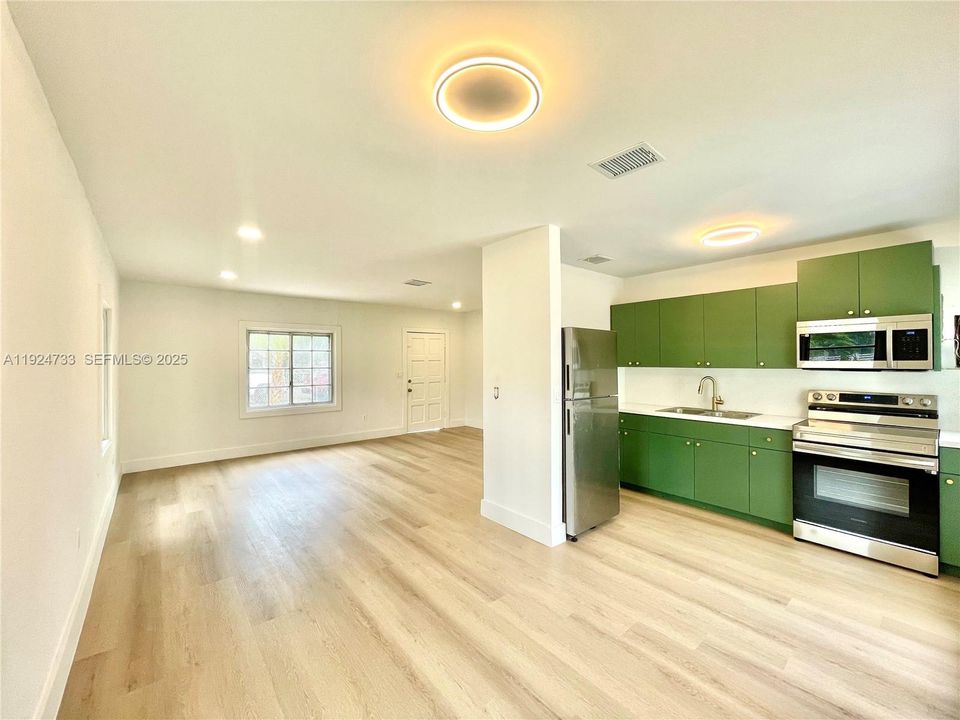 出租: $2,950 (2 贝兹, 1 浴室, 895 平方英尺)