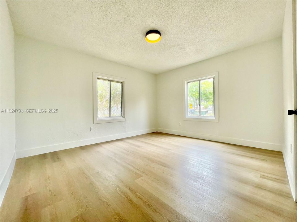 Под контрактом: $2,850 (2 спален, 1 ванн, 895 Квадратных фут)