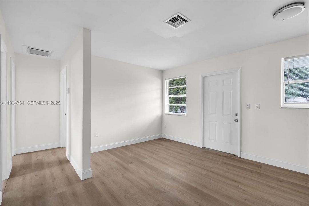 В аренду: $2,500 (3 спален, 1 ванн, 1325 Квадратных фут)