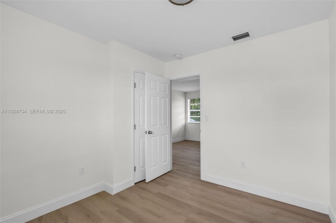 В аренду: $2,500 (3 спален, 1 ванн, 1325 Квадратных фут)